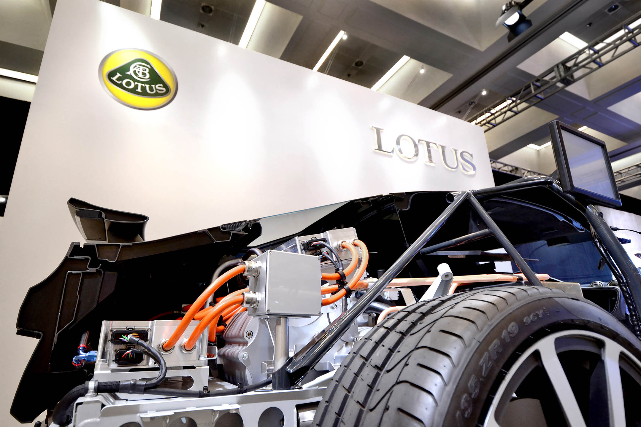 Lotus-LA-Auto-2013-6-1-1.jpg